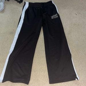 Black sweatpants with nyc logo